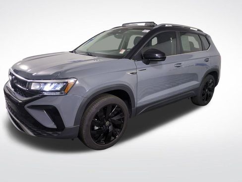 Used 2024 Volkswagen Taos SE w/ Panoramic Sunroof Package AWD/4WD image 1