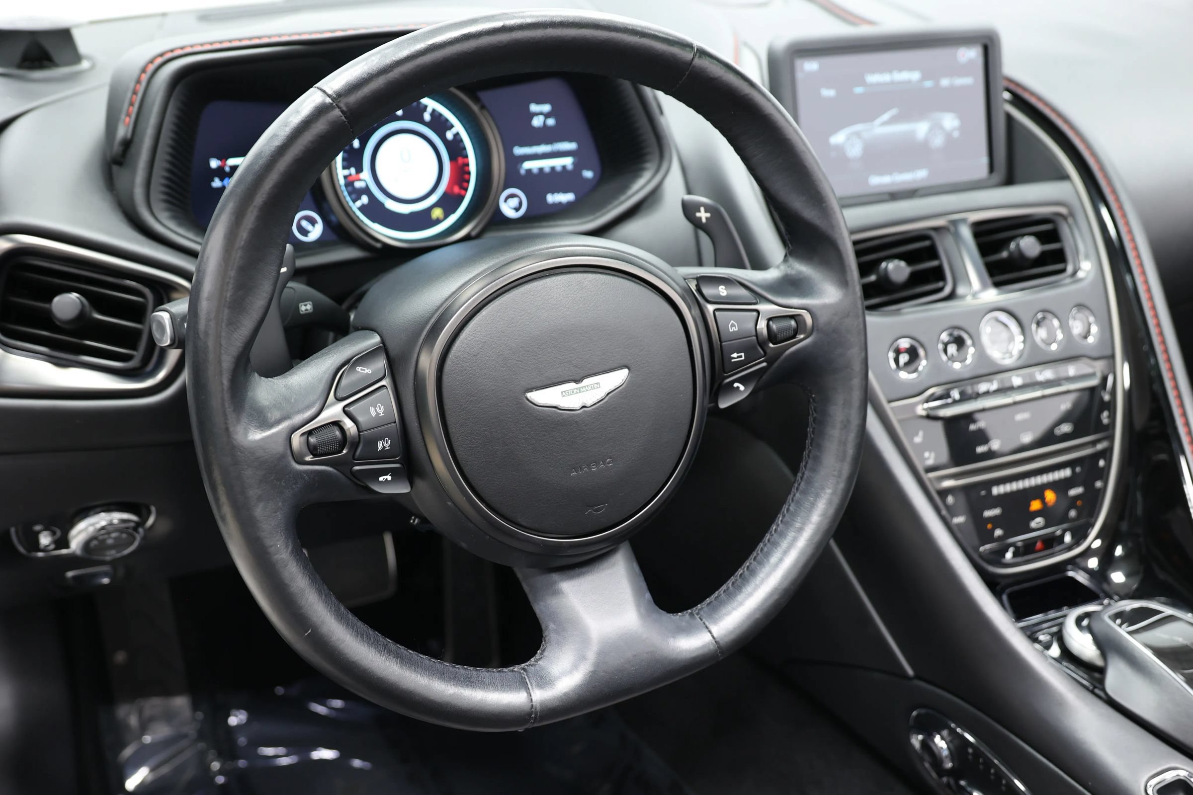 Used 2019 Aston Martin DB11 Volante RWD image 28
