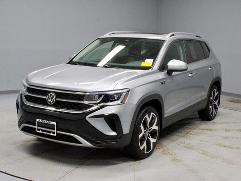 Used 2023 Volkswagen Taos SEL AWD/4WD image 7