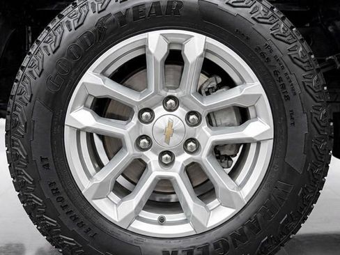Used 2023 Chevrolet Silverado 1500 LT AWD/4WD image 10