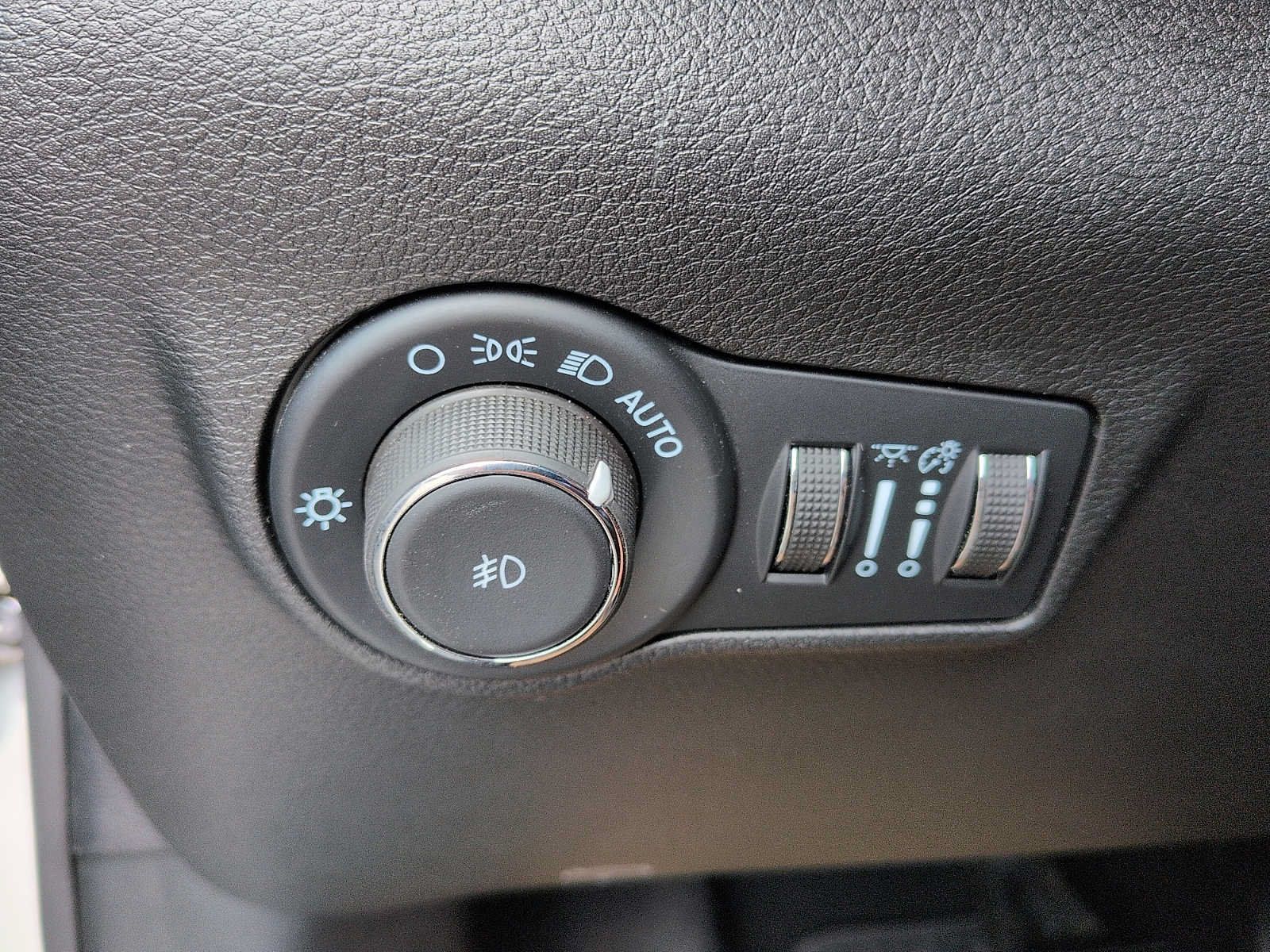 Used 2025 Jeep Compass Trailhawk AWD/4WD image 14