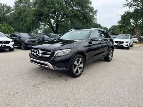 Used 2019 Mercedes-Benz GLC 300 4MATIC image 2