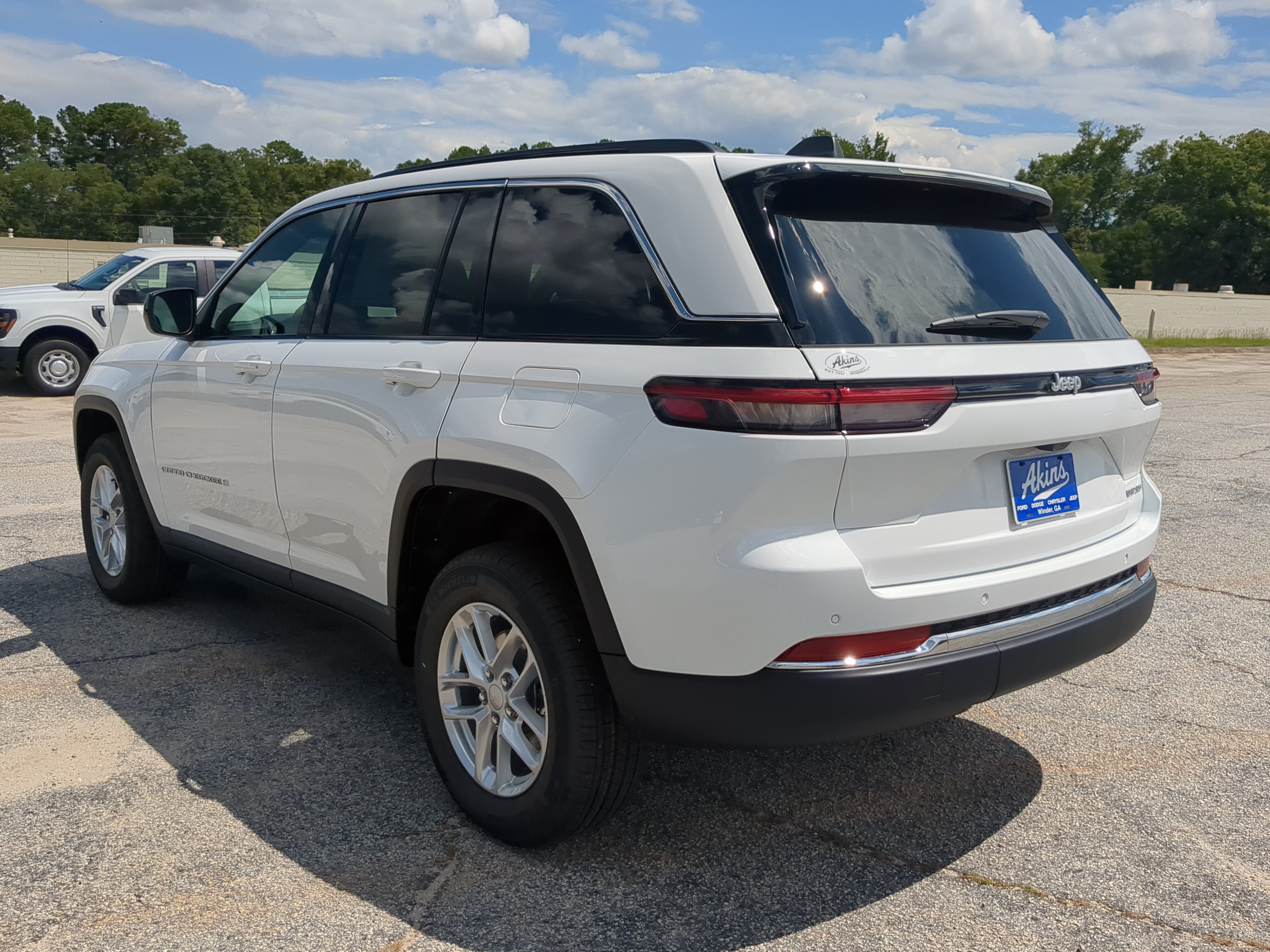 New 2026 Jeep Grand Cherokee Laredo RWD image 5