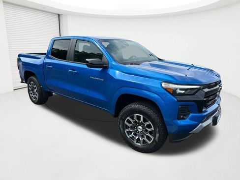 Used 2023 Chevrolet Colorado Z71 w/ Z71 Convenience Package 2 AWD/4WD image 3