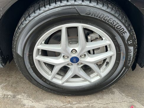 Used 2021 Ford Edge SEL w/ Cargo Accessory Package image 9