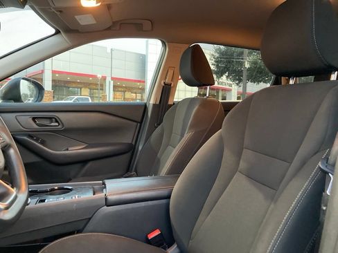 Used 2024 Nissan Rogue S FWD image 10