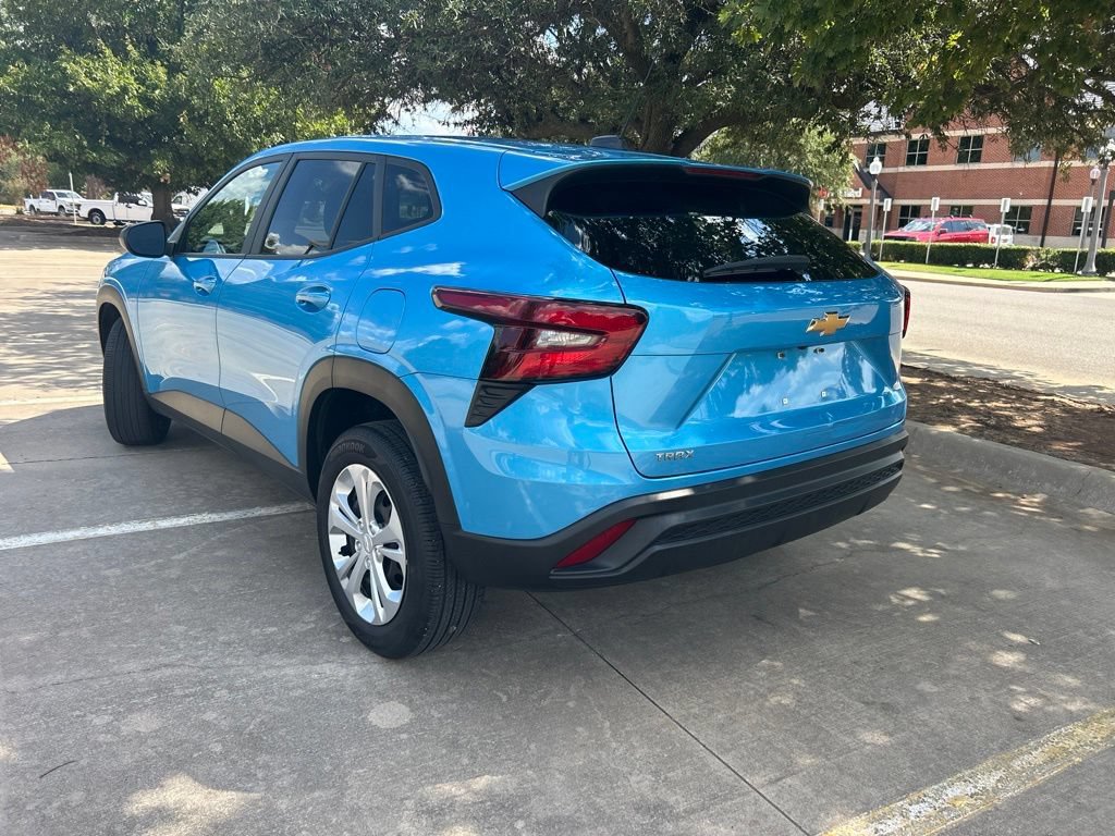 Used 2025 Chevrolet Trax LS FWD image 10