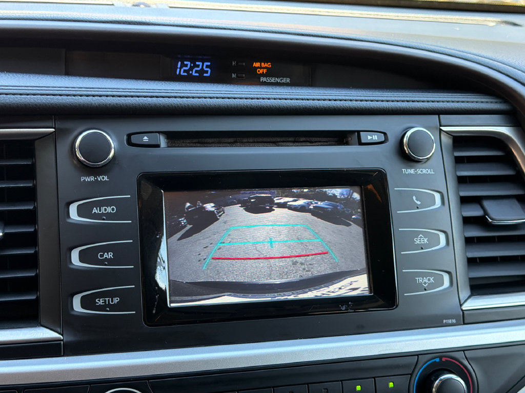 Used 2019 Toyota Highlander LE AWD/4WD image 25