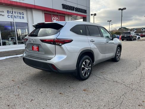 Used 2024 Toyota Highlander XLE image 5