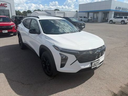 New 2026 Chevrolet Trax LT w/ Driver Confidence Package FWD image 8
