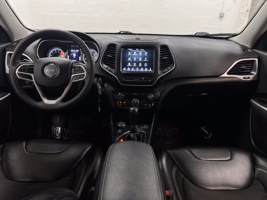 Used 2022 Jeep Cherokee Latitude w/ Sun & Sound Group AWD/4WD image 13