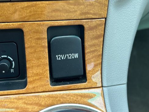 Used 2010 Toyota Highlander Limited AWD/4WD image 31