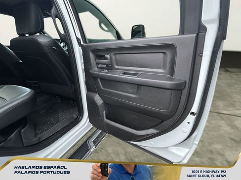 Used 2024 RAM 3500 Tradesman w/ Chrome Appearance Group AWD/4WD image 29