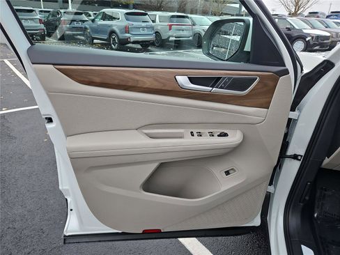 New 2026 Volkswagen Atlas SE image 12