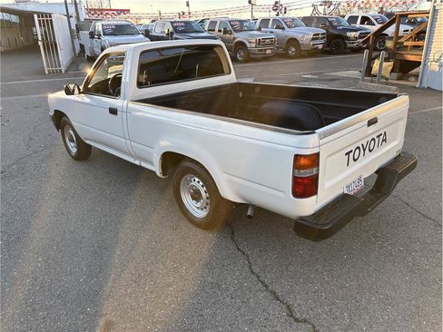 Used 1989 Toyota Pickup Deluxe image 5