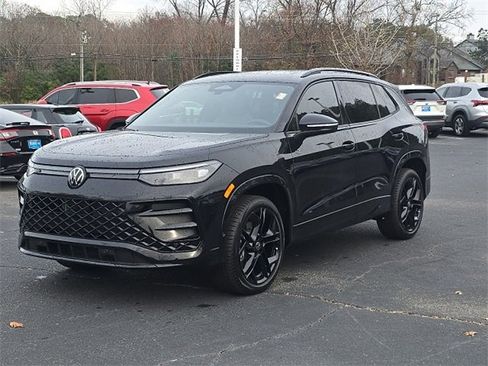 New 2026 Volkswagen Tiguan SE R-Line image 3