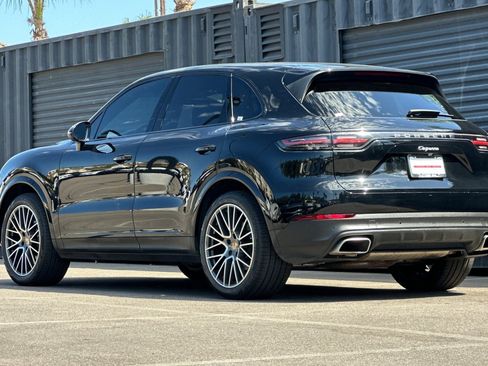 Certified 2023 Porsche Cayenne AWD/4WD image 3