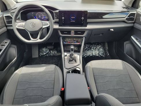 New 2026 Volkswagen Taos SE FWD image 6