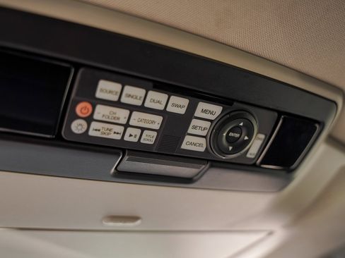 Used 2016 Honda Odyssey Touring Elite image 35