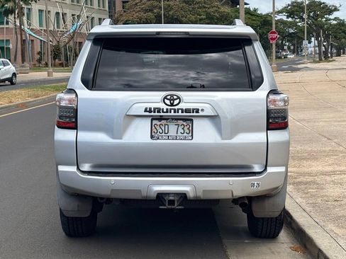 Used 2016 Toyota 4Runner SR5 RWD image 3