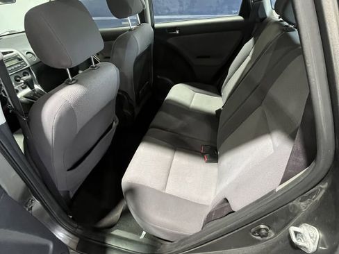 Used 2005 Toyota Matrix XR image 8
