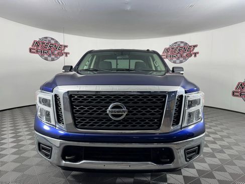 Used 2019 Nissan Titan SV image 2