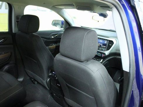 Used 2023 GMC Acadia SLE w/ Driver Convenience Package image 11