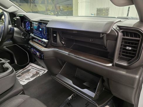 Used 2025 Chevrolet Silverado 2500 LT w/ Convenience Package image 39