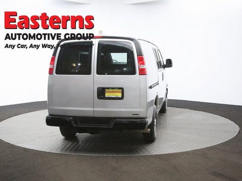 Used 2018 Chevrolet Express 2500 w/ Enhanced Convenience Package image 33