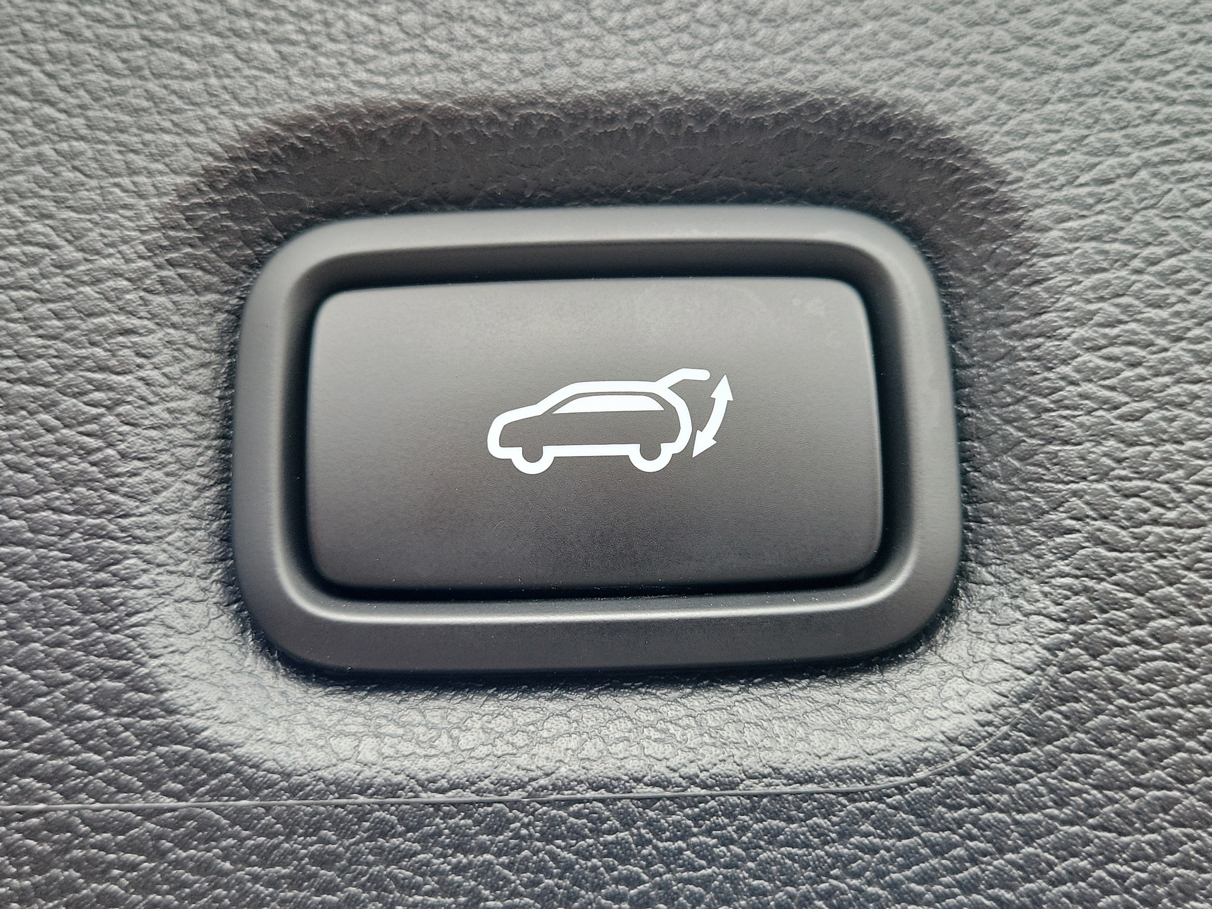 Used 2023 Hyundai Santa Fe SEL w/ Premium Package FWD image 7