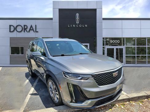 Used 2021 Cadillac XT6 Premium Luxury FWD image 1