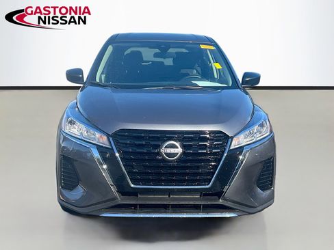 Used 2023 Nissan Kicks S image 2