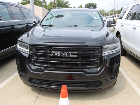 Used 2023 GMC Acadia SLT w/ Elevation Edition FWD image 2