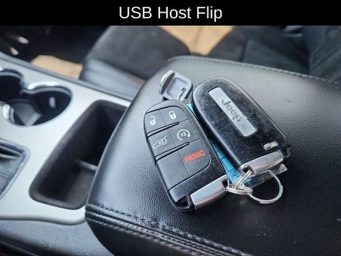 Used 2018 Jeep Grand Cherokee Altitude AWD/4WD image 47