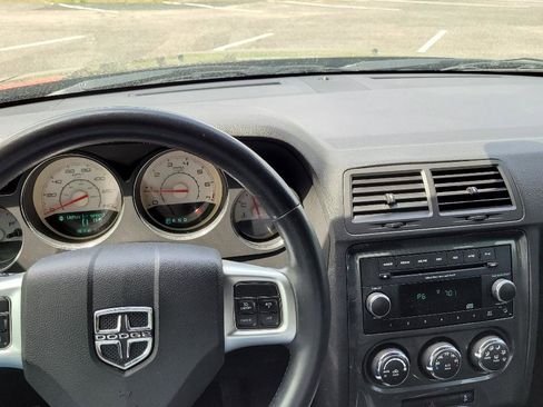Used 2014 Dodge Challenger SXT RWD image 22