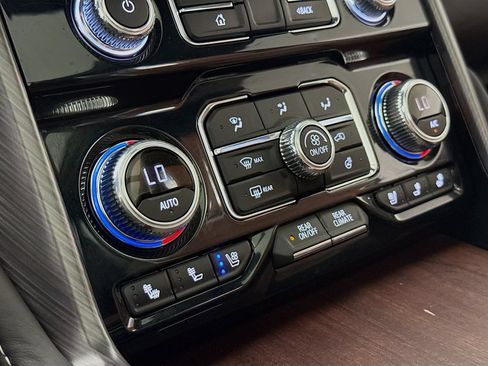 Used 2024 GMC Yukon Denali Ultimate AWD/4WD image 16