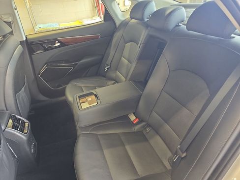 Used 2017 Kia Cadenza Premium w/ Luxury Package image 16