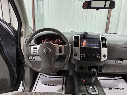Used 2020 Nissan Frontier SV image 11