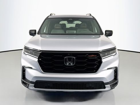 New 2025 Honda Pilot TrailSport image 2