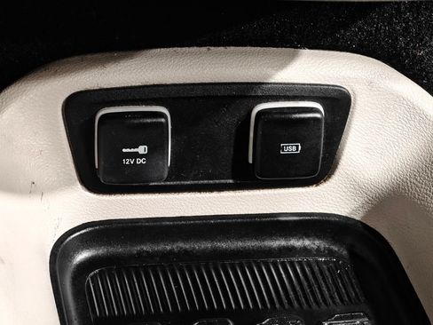 Used 2017 Chrysler Pacifica Touring-L FWD image 51