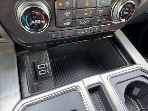Used 2018 Ford F150 Platinum w/ Equipment Group 701A Luxury AWD/4WD image 23
