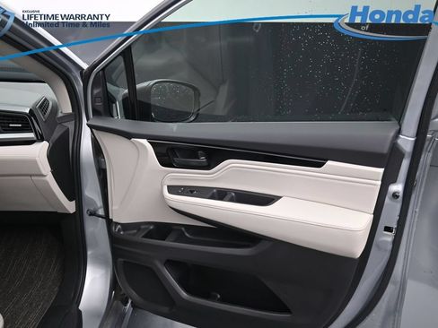New 2026 Honda Odyssey Touring image 13