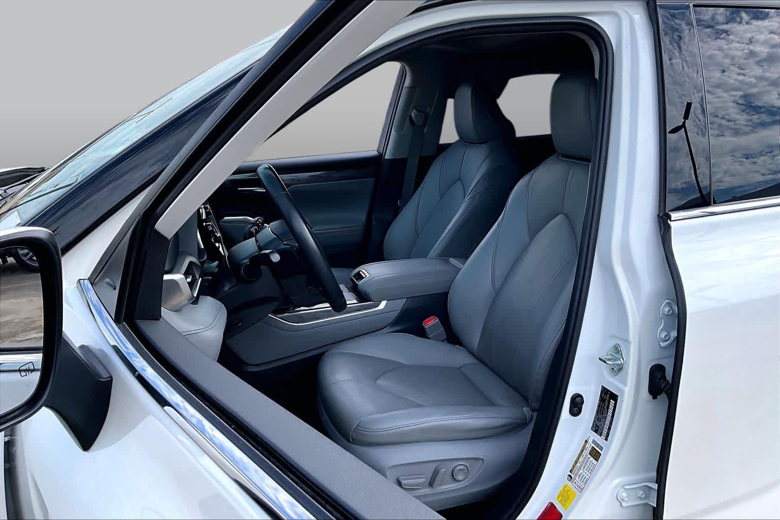Used 2020 Toyota Highlander Limited FWD image 8