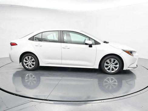 Used 2021 Toyota Corolla LE FWD image 9