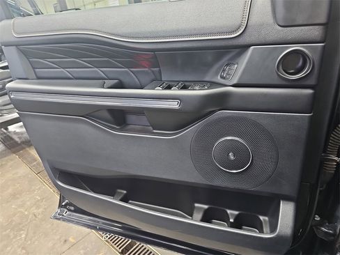 Used 2018 Ford Expedition Platinum image 26