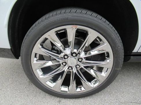 New 2026 Cadillac Escalade Luxury w/ LPO, Radiant Package AWD/4WD image 8
