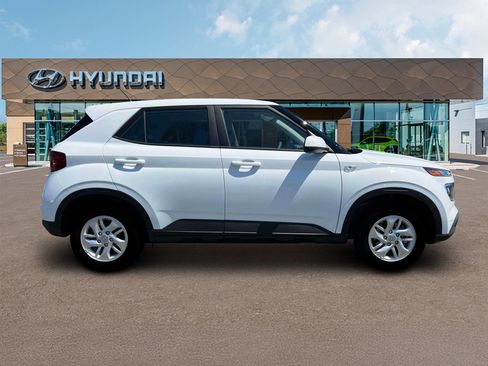 New 2025 Hyundai Venue SE image 9