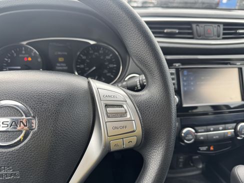 Used 2016 Nissan Rogue SV w/ SV Premium Package image 24