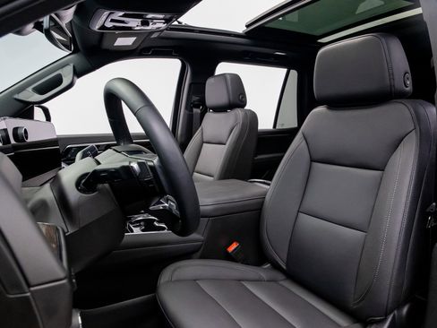 Used 2026 Chevrolet Tahoe Z71 w/ Comfort Package image 28