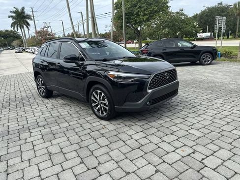 Used 2025 Toyota Corolla Cross XLE FWD image 16